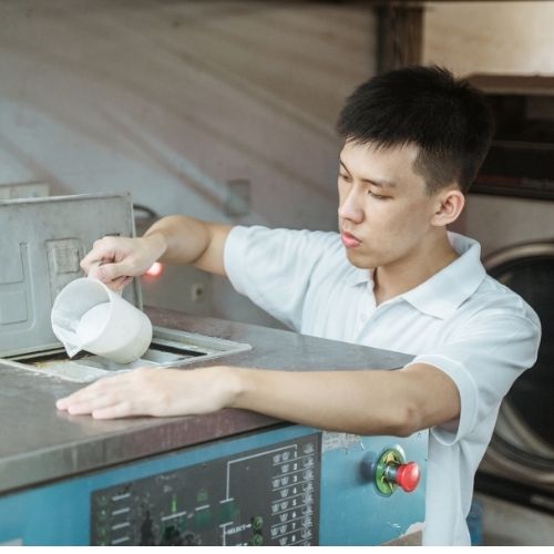 wet cleaning in laundry shop