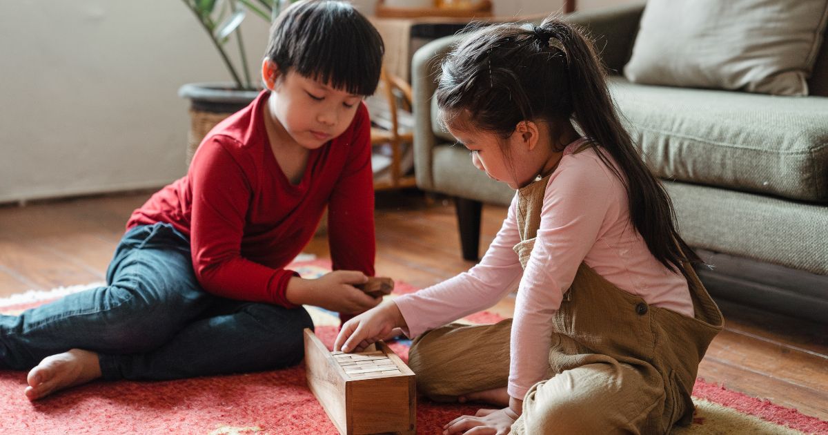 a girl and a boy playing with toys on the carpet of the house – facebook a girl and a boy playing with toys on the carpet of the house