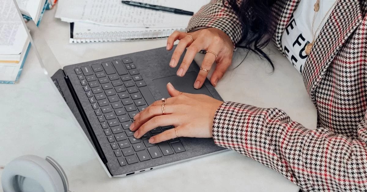 a woman typing on a laptop a woman typing on a laptop