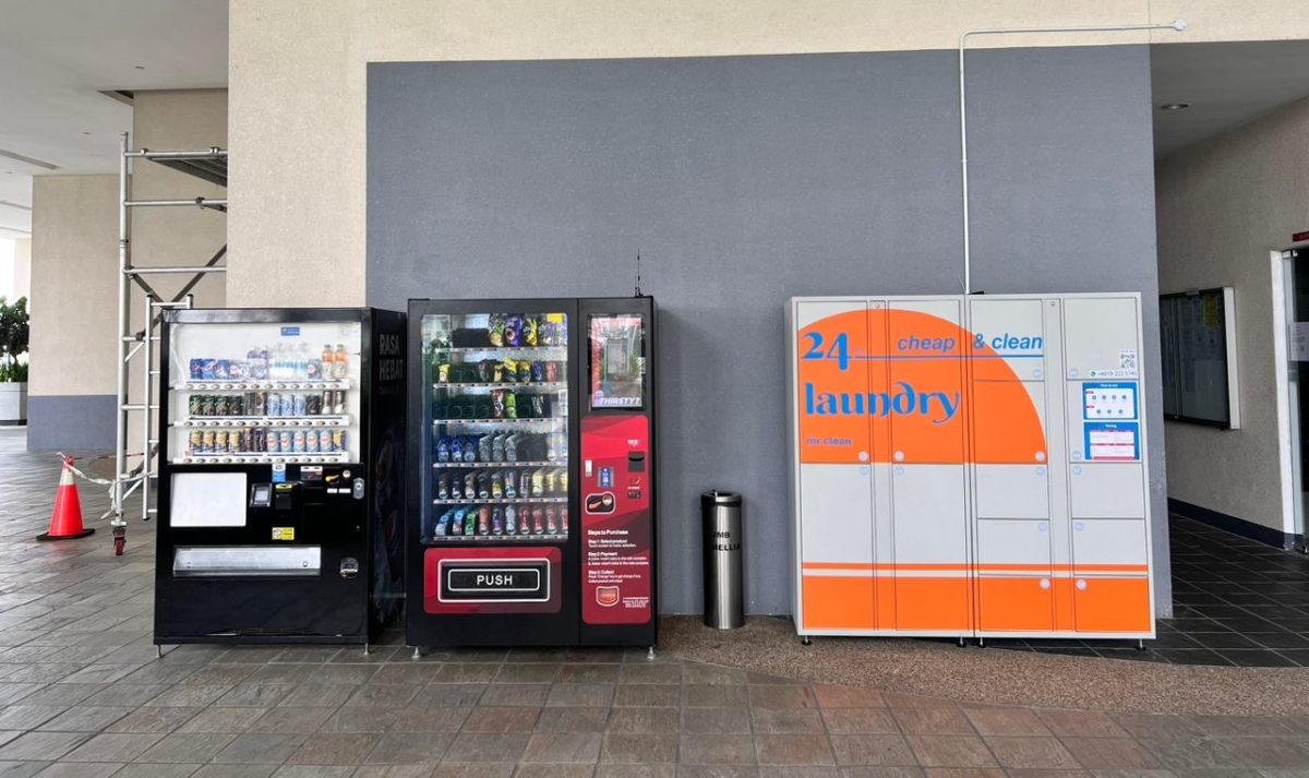 laundry locker beside vending machine at Camellia