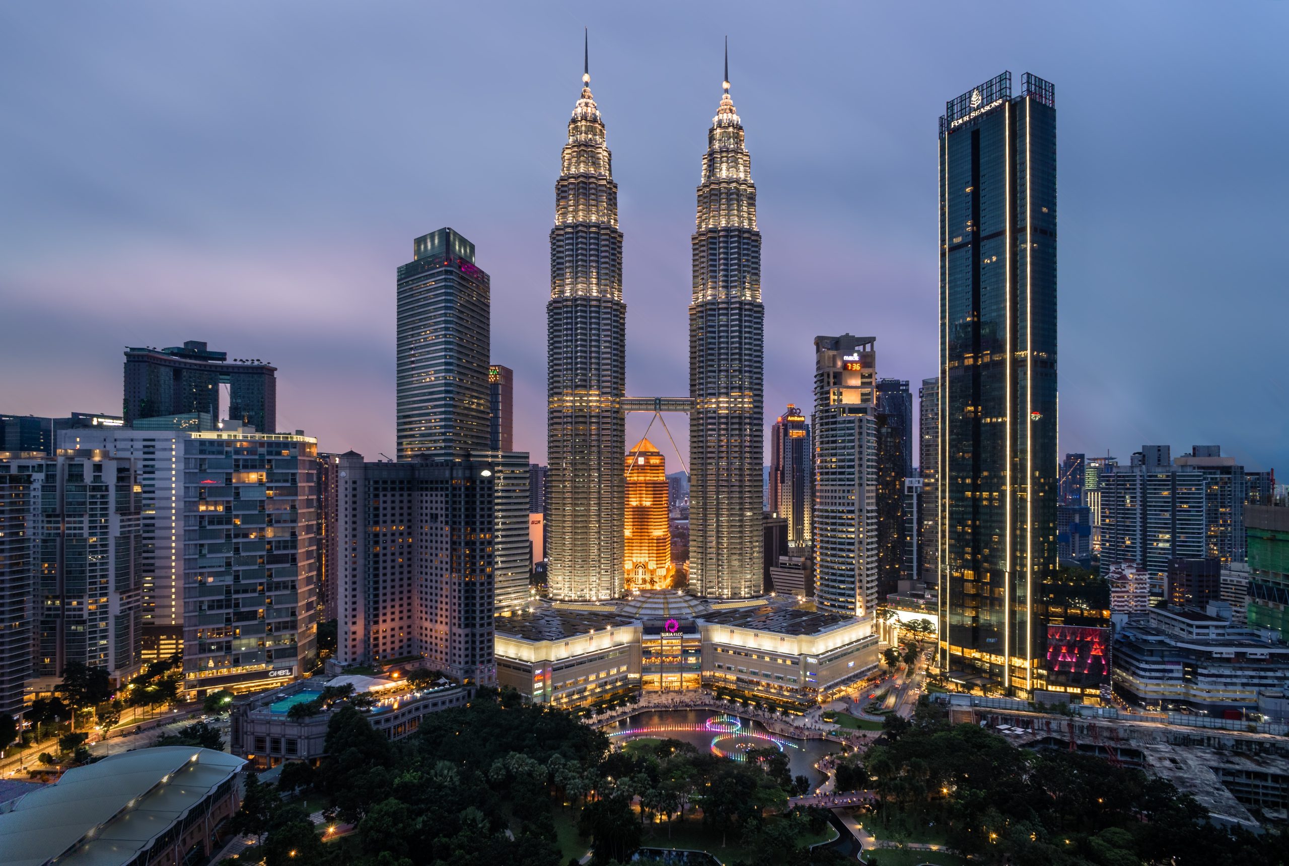 pemandangan petang bangunan klcc
